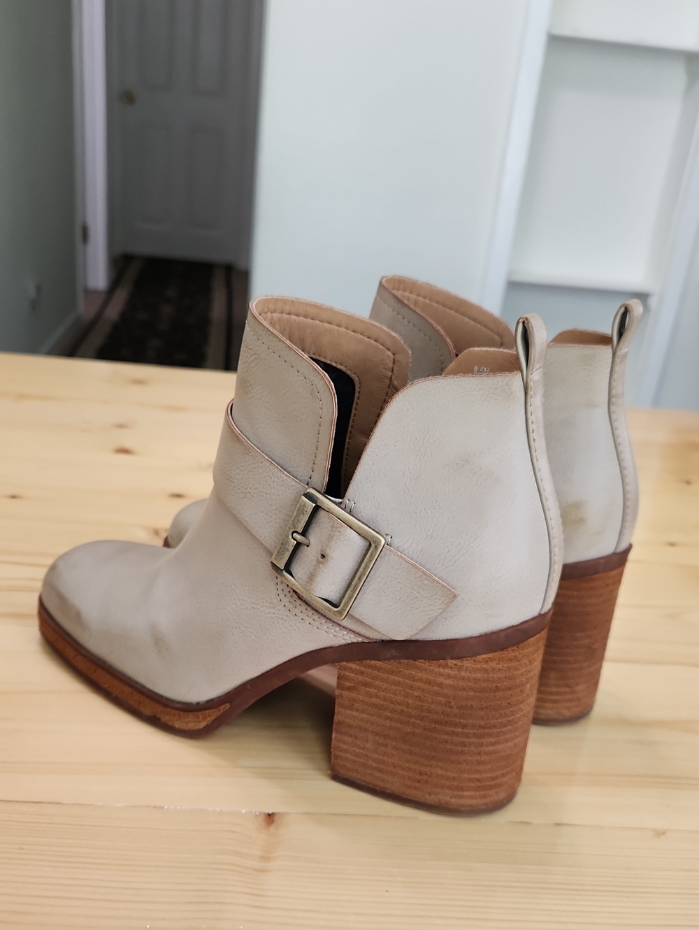Korks Kari Block Heel Ankle Booties Cream Taupe Buckle Square Toe Size 9.5 - Picture 17 of 17